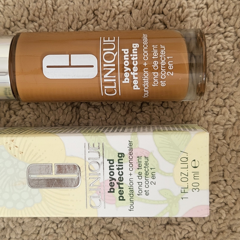Clinique Beyond Perfecting Foundation + Concealer - Tan